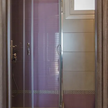 Arina מלון דירות 3*